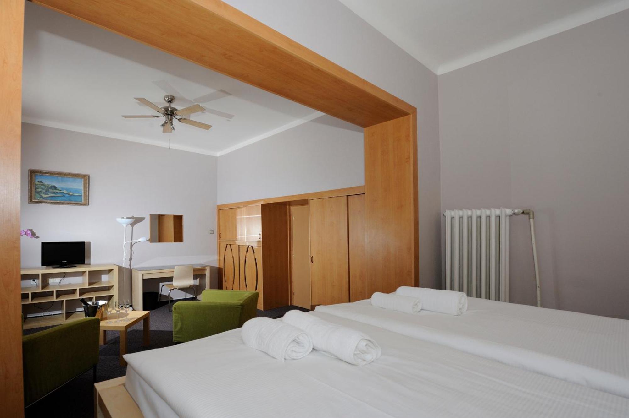 Hotel Zlata Stika Παρντούμπιτσε Εξωτερικό φωτογραφία